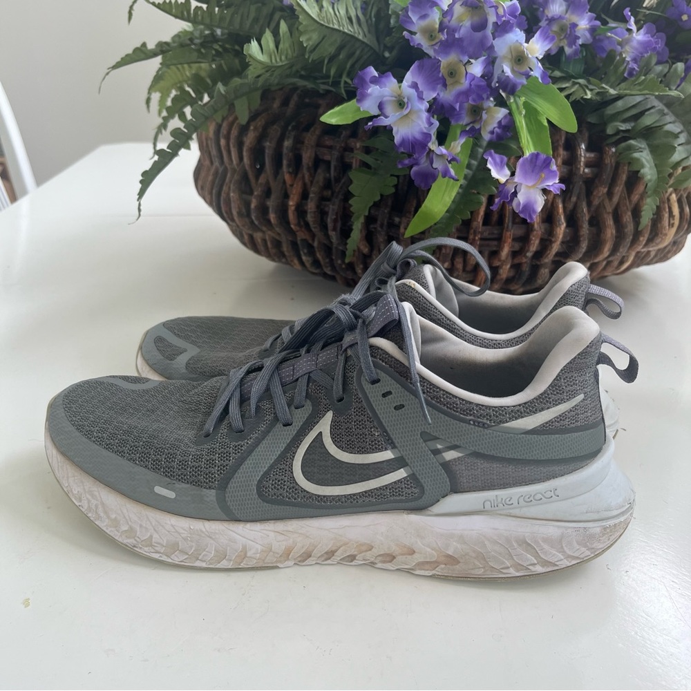 Nike Mens 13 Legend React 2 Grey sneaker shoe 2019